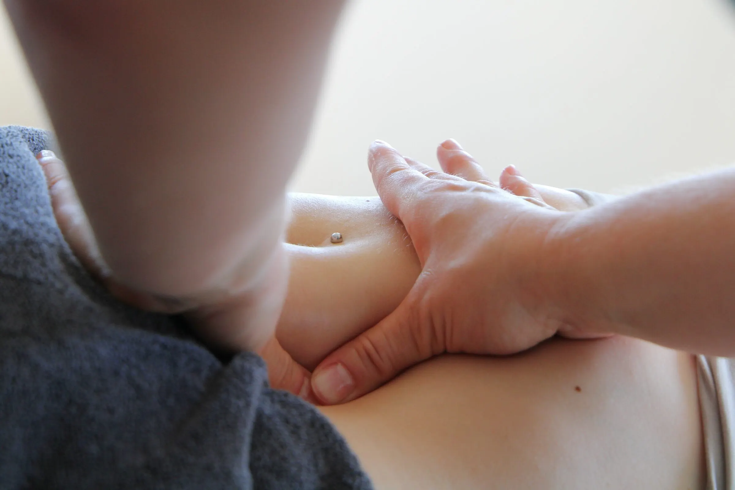 Séance de Chi Nei Tsang : travail manuel doux de l’abdomen